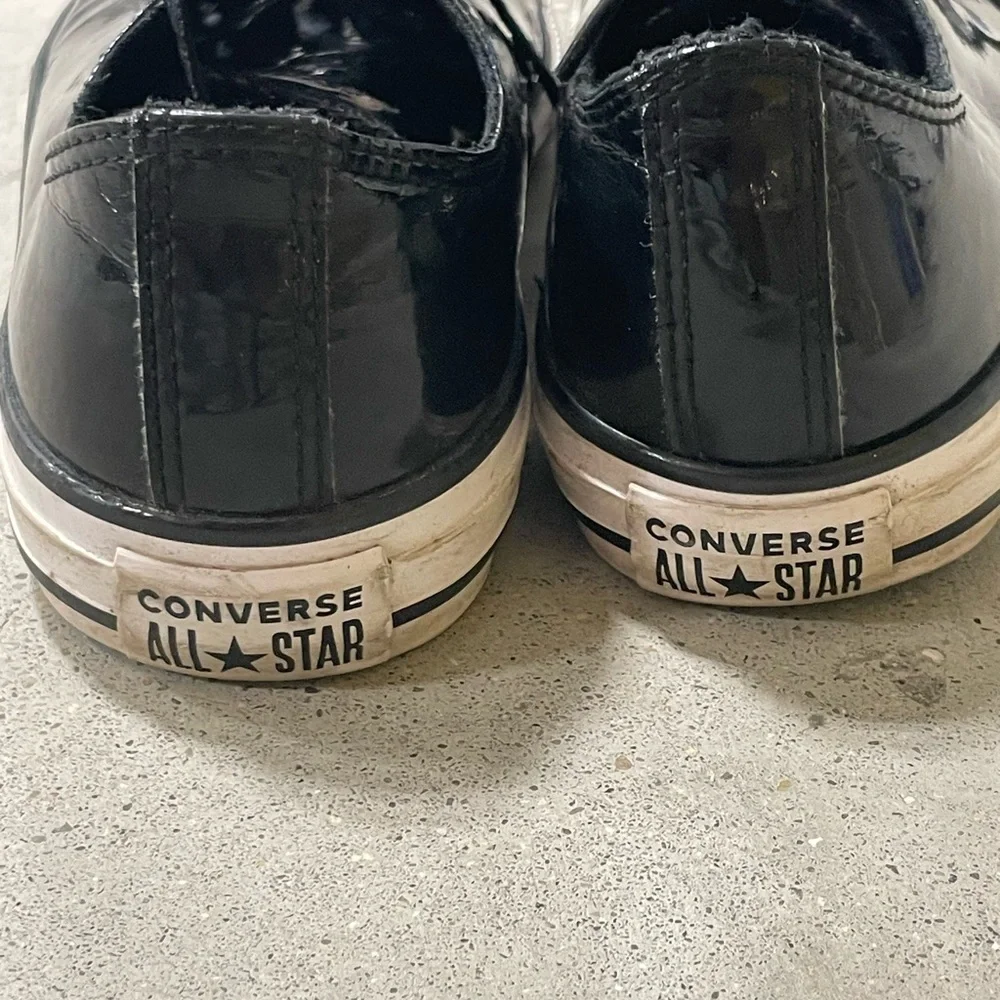 Converse Black Patent low cut Chuck Taylor shoes size 5 Youth Junior